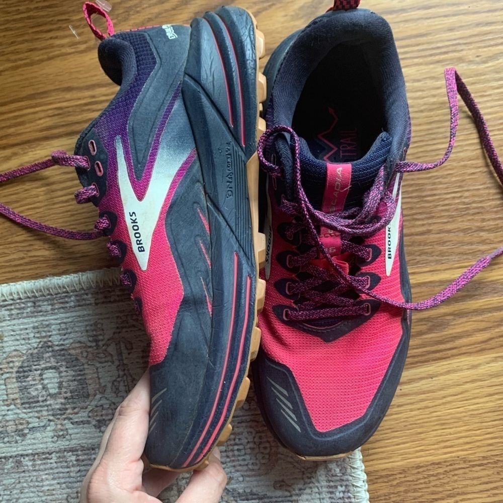 Brooks Sneaker Athletic Shoes Women Size 8.5 Pink Blue Footwear Casual - Picture 2 of 4
